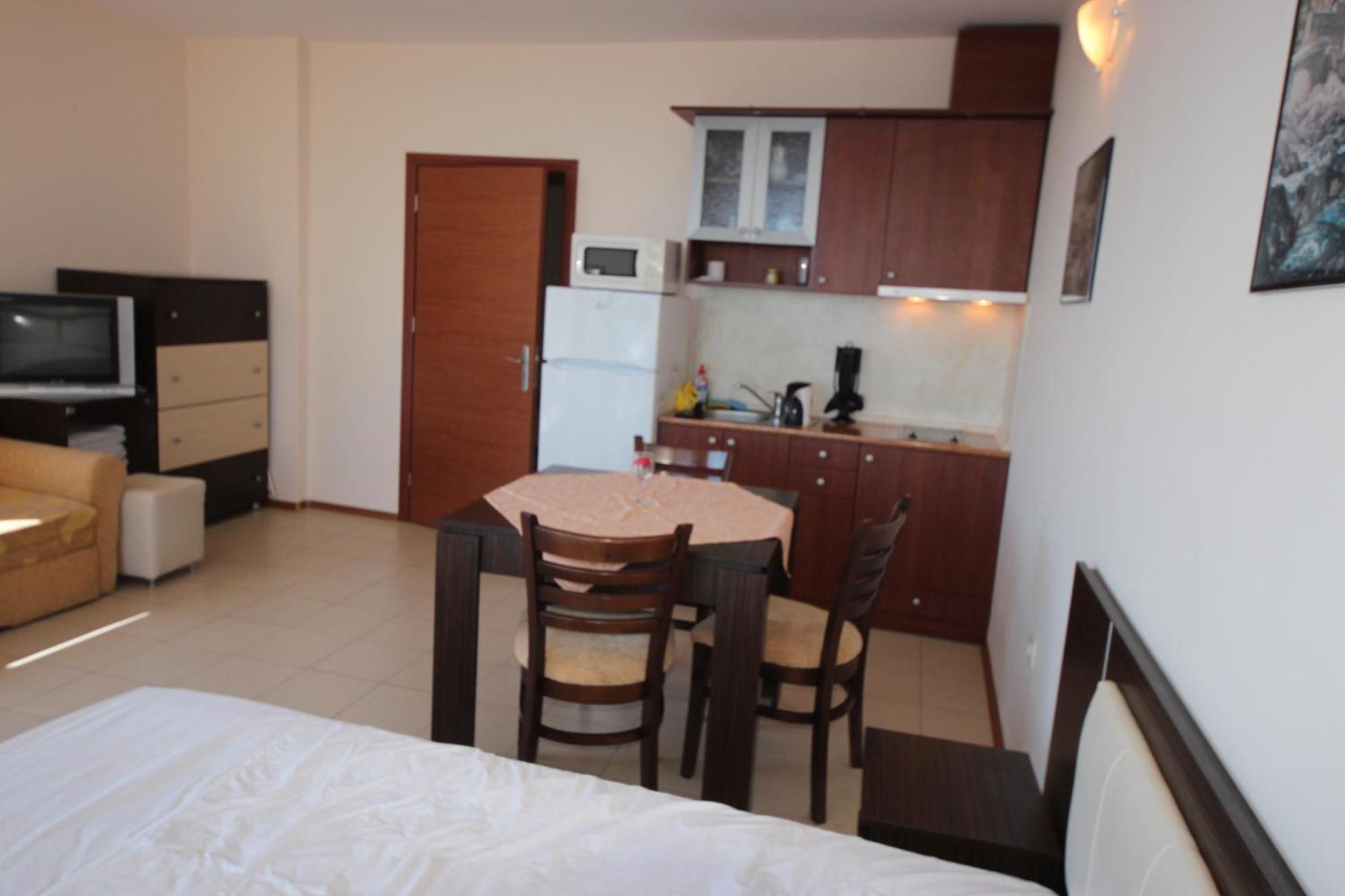 Menada Apartments In Sunny Beach Habitación foto